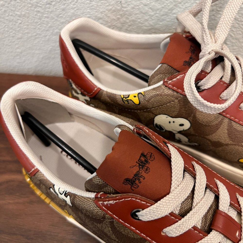 coach Coach X Peanuts Clip Low Top Sneaker In Signature Canvas With Snoopy ce860 - Picture 5 of 7